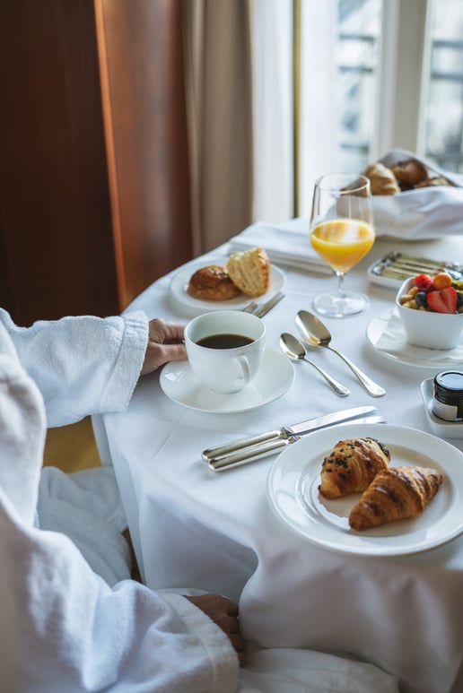 Vrouw Ontbijt in Hotel