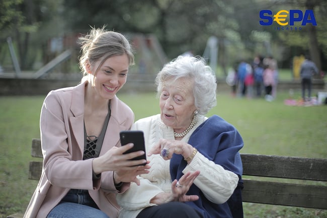online-sepa-bankieren-shopen-women-old-younger