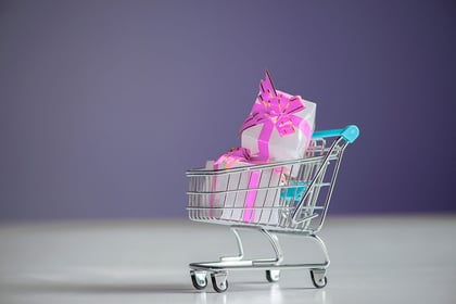 white-colors-gift-or-presents-boxes-in-a-shopping-2022-11-09-07-16-18-utc