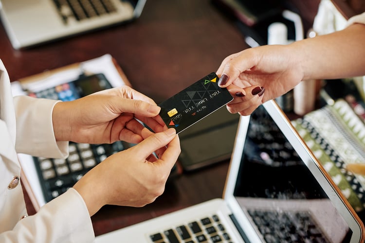 woman-paying-with-credit-card-return