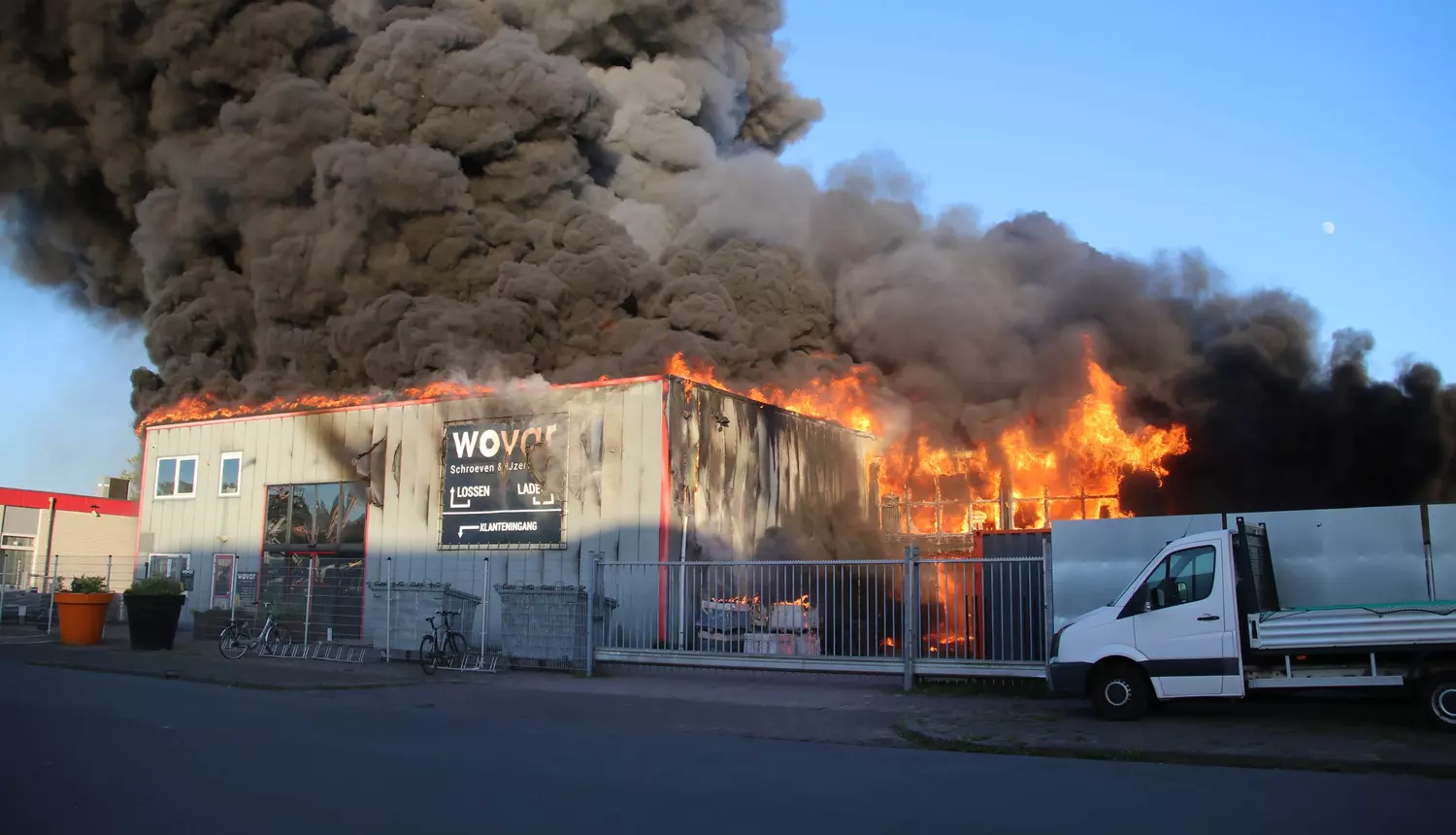 Ook een brand kan groei Wovar niet stoppen