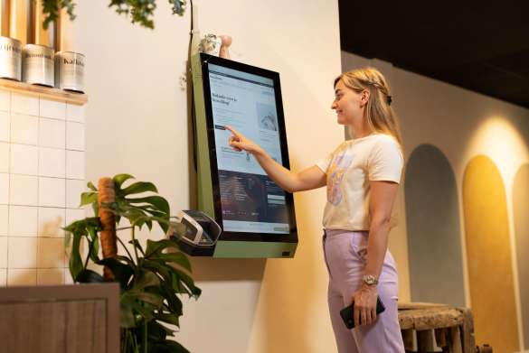 With a webshop in your physical shop, your aisles are endless